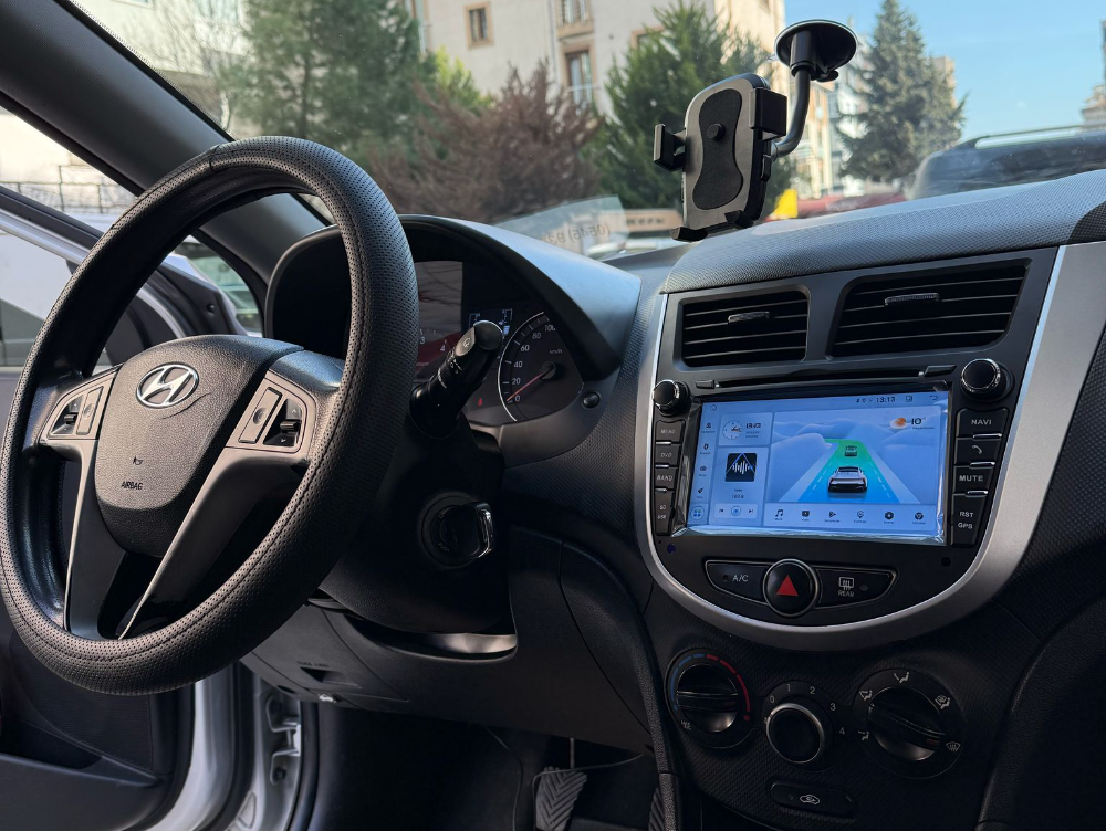HYUNDAİ ACCENT ORJİNAL GÖRÜNÜMLÜ CİHAZI CARPLAY